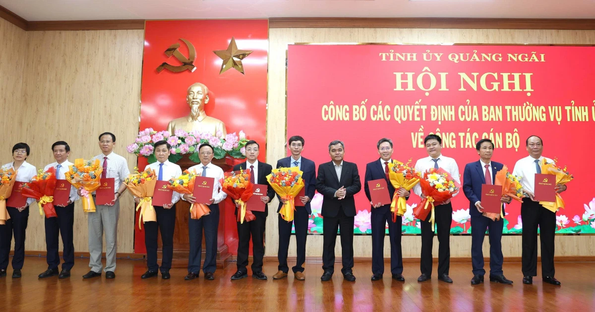 12 lãnh đạo cấp ngành Quảng Ngãi được điều động, tiếp nhận, bổ nhiệm và phân công nhiệm vụ mới
