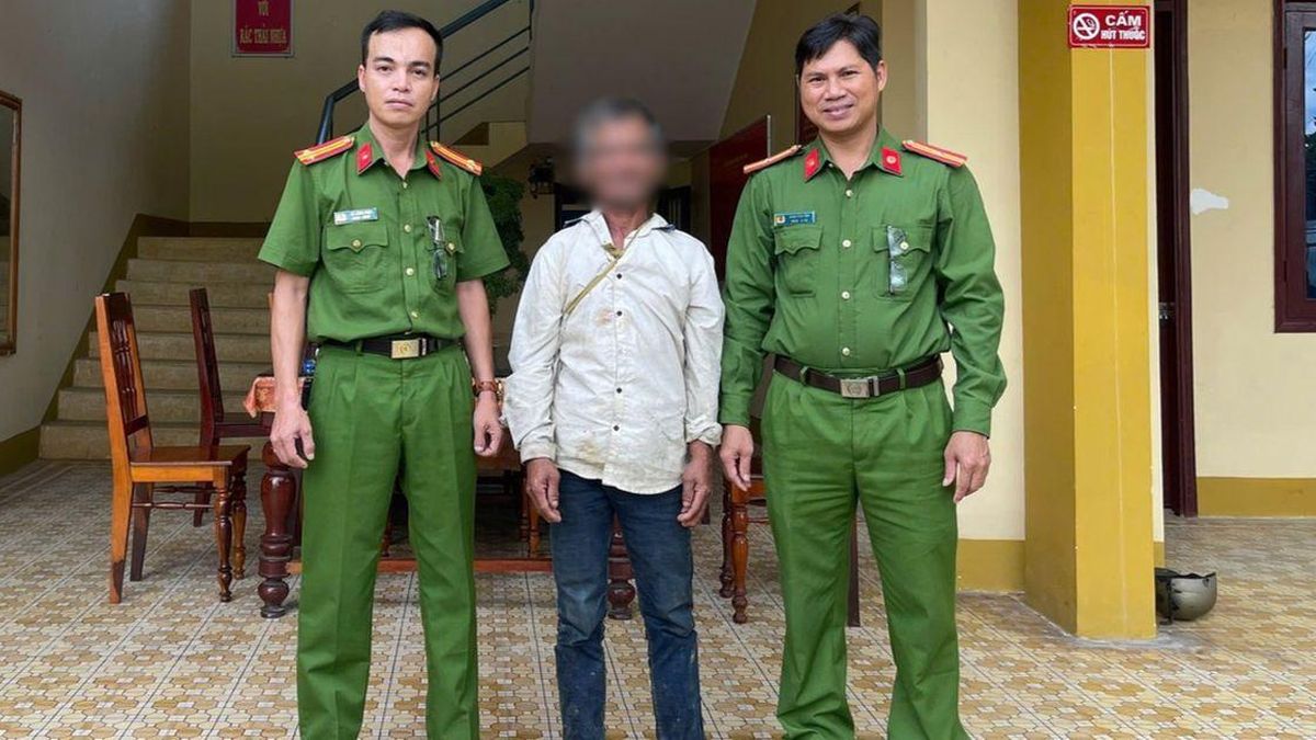 Quảng Ngãi: Người đàn ông ngủ dưới gầm khe suối giữa mưa lạnh đã đoàn tụ với gia đình