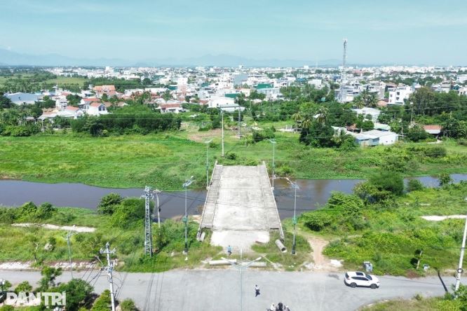 Quảng Ngãi: Cầu xong gần 3 năm chưa thể lưu thông, người dân phải đi đường vòng