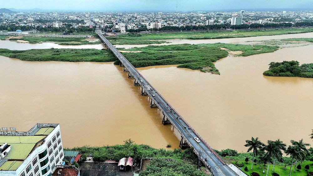 Cầu Trà Khúc 1 chính thức đóng sau hơn 60 năm gắn bó với người dân Quảng Ngãi
