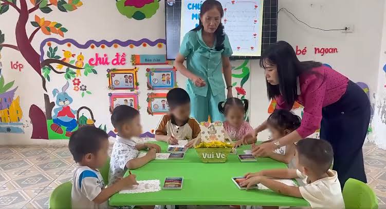 Vụ hai cô giáo mầm non ‘tương tác’ học sinh trong giờ học mỹ thuật ở Thanh Hóa: Người mẹ lên tiếng