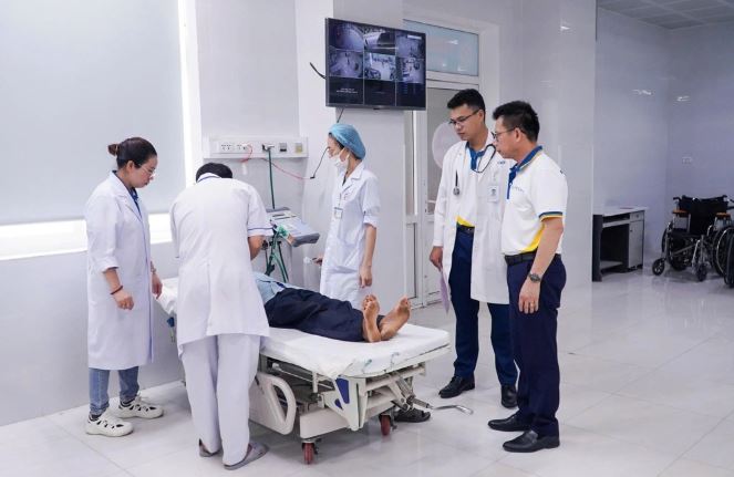Cứu sống bệnh nhân nam 60 tuổi nhồi máu cơ tim cấp tại buổi khám từ thiện ở Quảng Ngãi