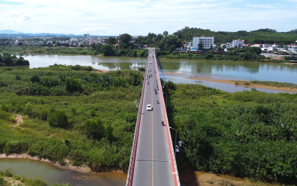 Quảng Ngãi đóng cầu Trà Khúc để thi công cầu mới từ chiều 18/10