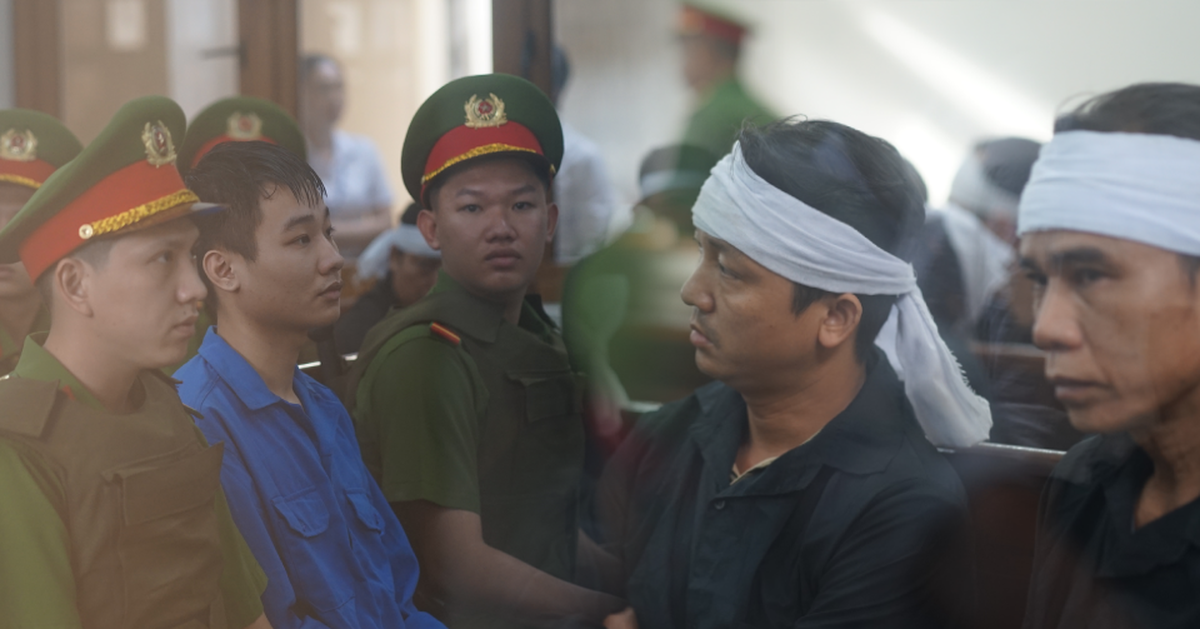Xét xử vụ án khiến 3 mẹ con tử vong ở Đồng Nai: Nhiều người tập trung trước cổng tòa từ sáng sớm