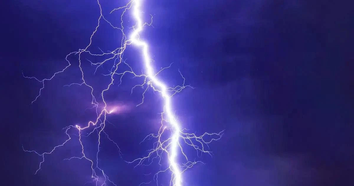 Một người bị sét đánh tử vong trước hiên nhà
