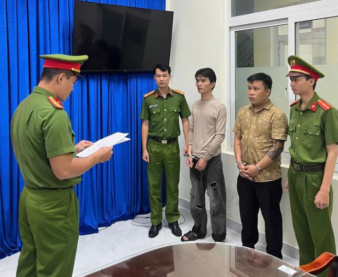 Quảng Ngãi: Khởi tố, bắt tạm giam 2 thanh niên sau vụ hỗn chiến tại quán Karaoke