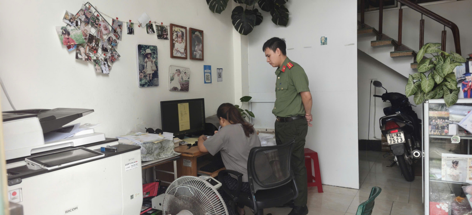 Công an kiểm tra 20 cửa hàng photocopy