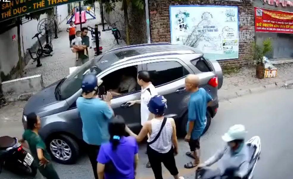 Từ vụ tài xế bị sát hại ở Bồ Đề, Hà Nội: Sai lầm nghiêm trọng của nhiều người ngồi trong ô tô