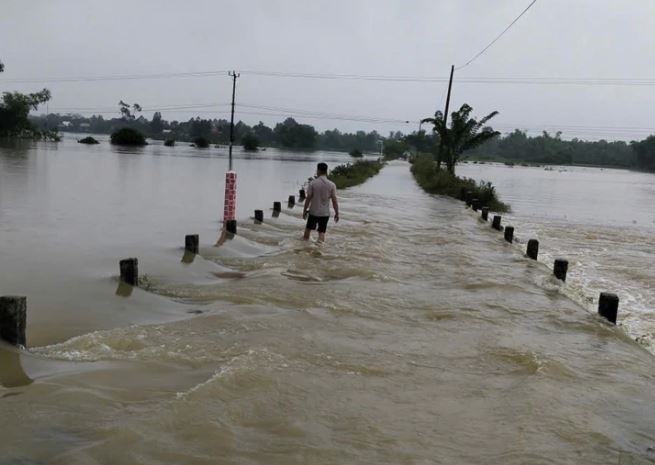Tâm mưa dịch chuyển, nơi nào hứng mưa lớn nhất đêm nay và ngày mai?
