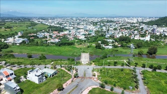 Bất cập việc thi công cầu qua sông Bàu Giang