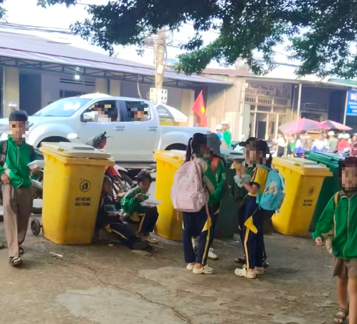 Học sinh phải ăn sáng bên ngoài, cạnh thùng rác: Nhà trường nói gì?