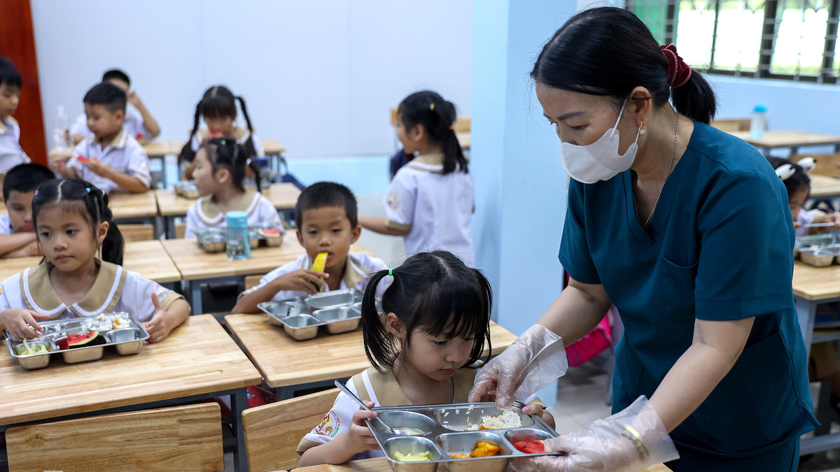 Đề xuất phụ huynh không được cản trở tổ chức bữa ăn bán trú